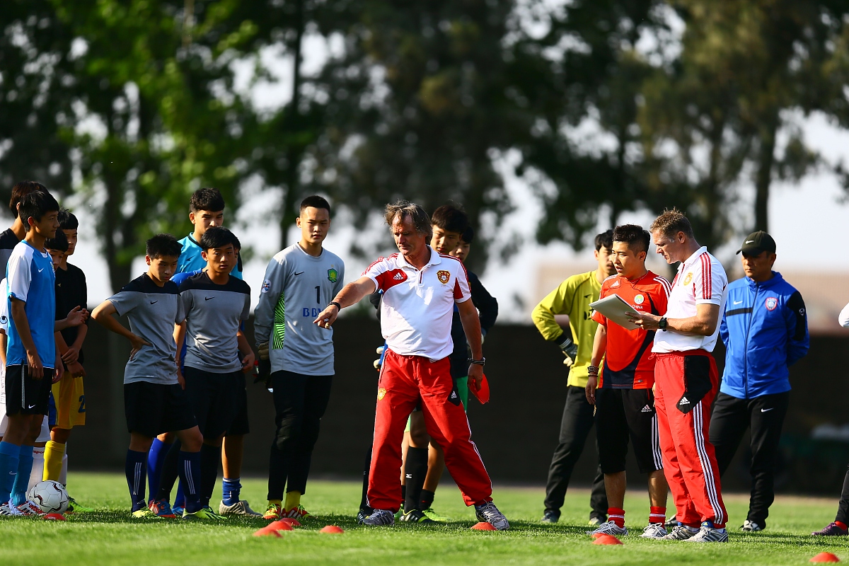 开云官方网页登录-包含青少年足球激励计划大力推广，培养未来领军人物的词条