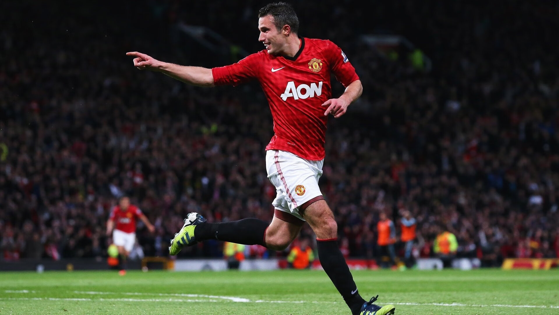 足球社交互动数据影响转播推荐算法，足球赛事转播权的价值